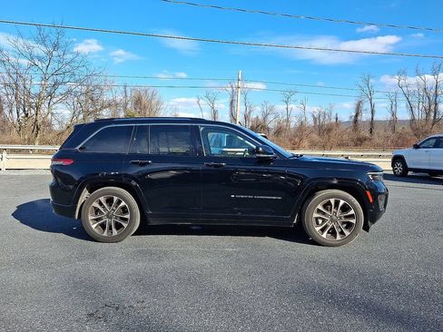 Used 2023 Jeep Grand Cherokee Overland AWD/4WD image 10