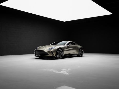 Used 2025 Aston Martin V8 Vantage Coupe RWD image 73