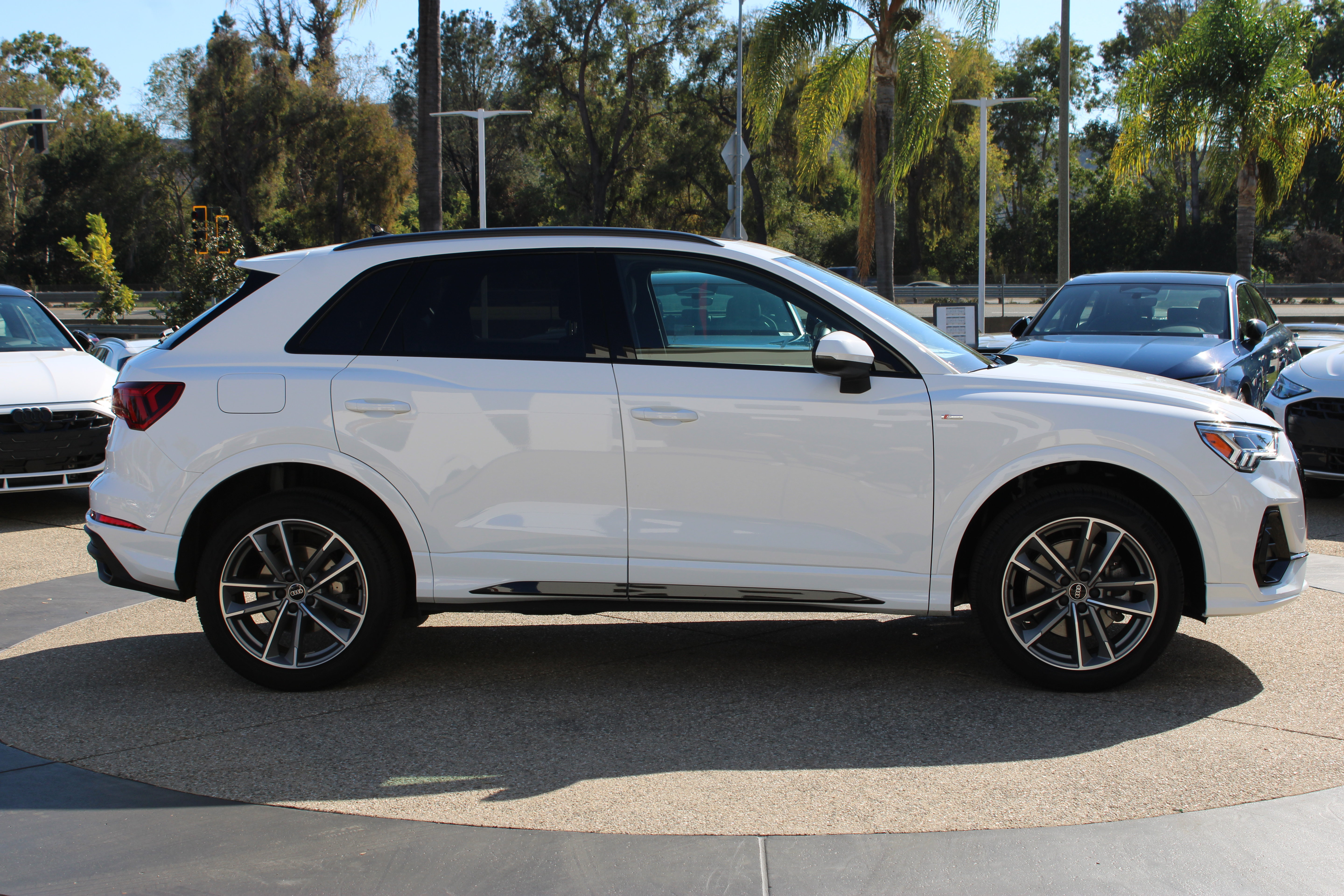 Used 2025 Audi Q3 2.0T Premium w/ Convenience Package AWD/4WD image 6