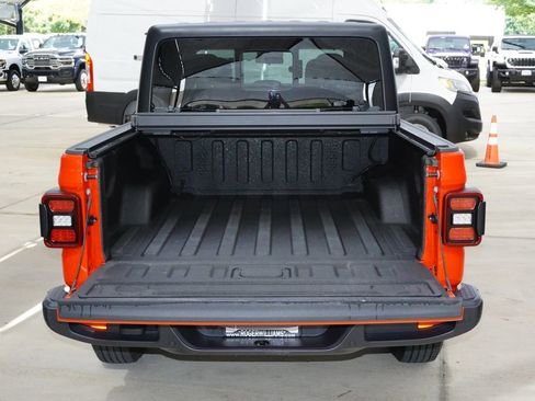 Used 2025 Jeep Gladiator Sport AWD/4WD image 28