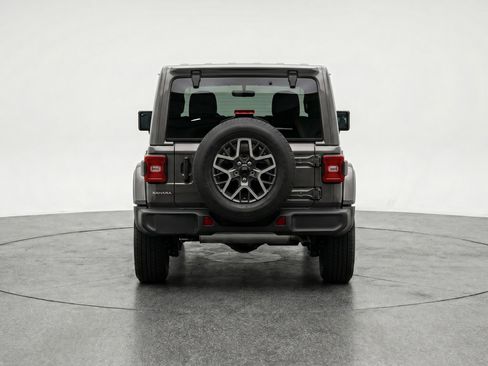 Used 2025 Jeep Wrangler Sahara image 7