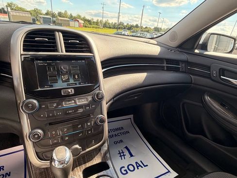 Used 2016 Chevrolet Malibu LT FWD image 23