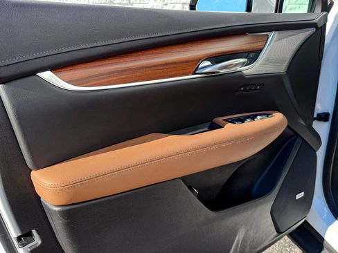 Used 2022 Cadillac XT5 Premium Luxury image 14