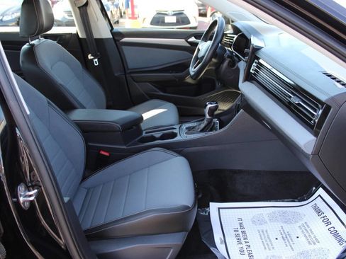 Used 2025 Volkswagen Jetta SE image 9