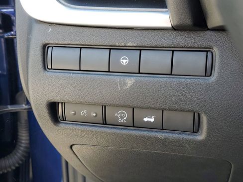 Used 2024 Nissan Rogue SV AWD/4WD image 22