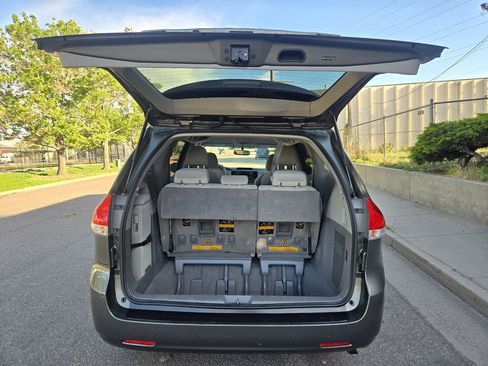Used 2011 Toyota Sienna LE w/ Towing Pkg FWD image 20