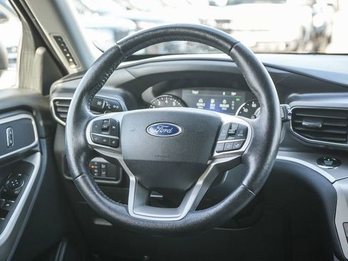Used 2021 Ford Explorer XLT w/ Equipment Group 202A AWD/4WD image 16
