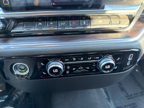 Used 2024 GMC Sierra 1500 SLT image 37