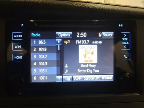 Used 2017 Toyota Sienna XLE image 24