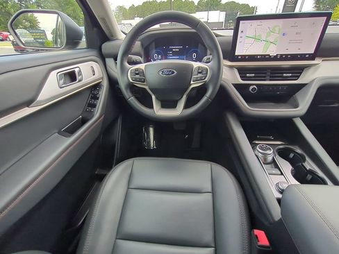 Used 2025 Ford Explorer Active w/ Active Comfort Package RWD image 15