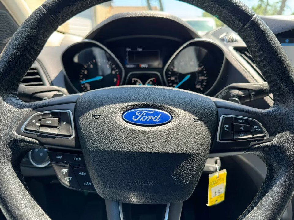 Used 2017 Ford Escape SE w/ SE Leather Comfort Package AWD/4WD image 19