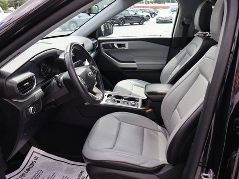 Used 2021 Ford Explorer XLT w/ Equipment Group 202A AWD/4WD image 7