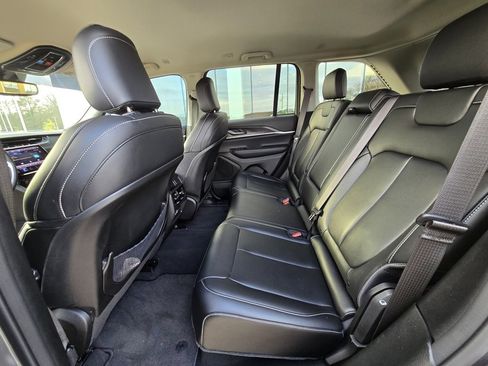 Used 2024 Jeep Grand Cherokee Limited w/ Black Appearance Package image 14