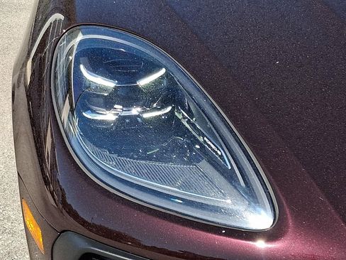 Used 2023 Porsche Macan AWD/4WD image 9