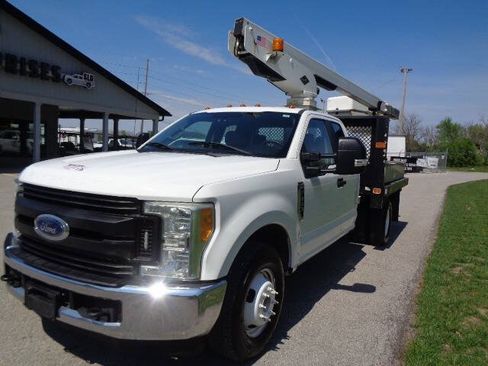 Used 2017 Ford F350 XL w/ Power Equipment Group RWD image 2