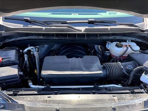 Used 2025 Chevrolet Suburban Z71 AWD/4WD image 31