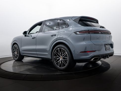 Certified 2026 Porsche Cayenne image 3
