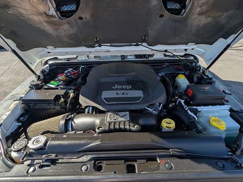 Used 2015 Jeep Wrangler Unlimited Rubicon image 36