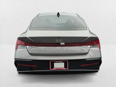 New 2025 Hyundai Elantra Limited image 9