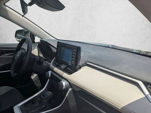 Used 2020 Toyota RAV4 XLE FWD image 19