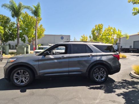 Used 2023 Ford Explorer XLT w/ Equipment Group 202A RWD image 2