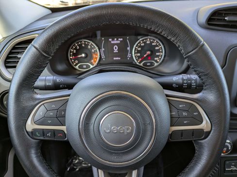 Used 2017 Jeep Renegade Latitude image 23