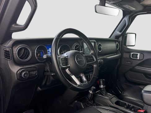 Used 2018 Jeep Wrangler Unlimited Sahara AWD/4WD image 18