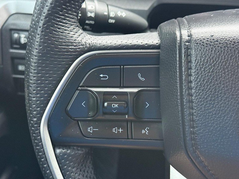 Used 2025 Toyota Tacoma TRD Sport AWD/4WD image 17