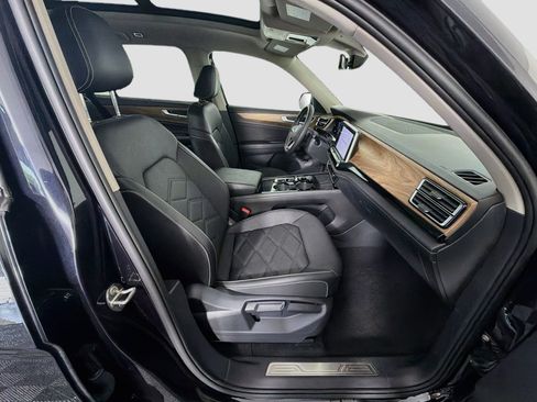 Used 2025 Volkswagen Atlas SE FWD image 35