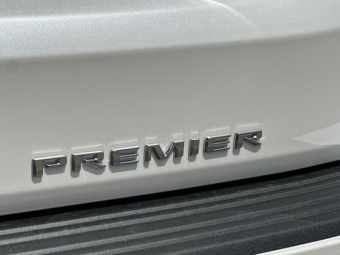 New 2025 Chevrolet Suburban Premier image 29