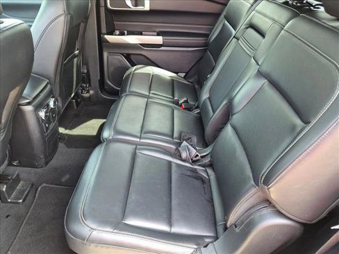 Used 2022 Ford Explorer XLT w/ Equipment Group 202A AWD/4WD image 17