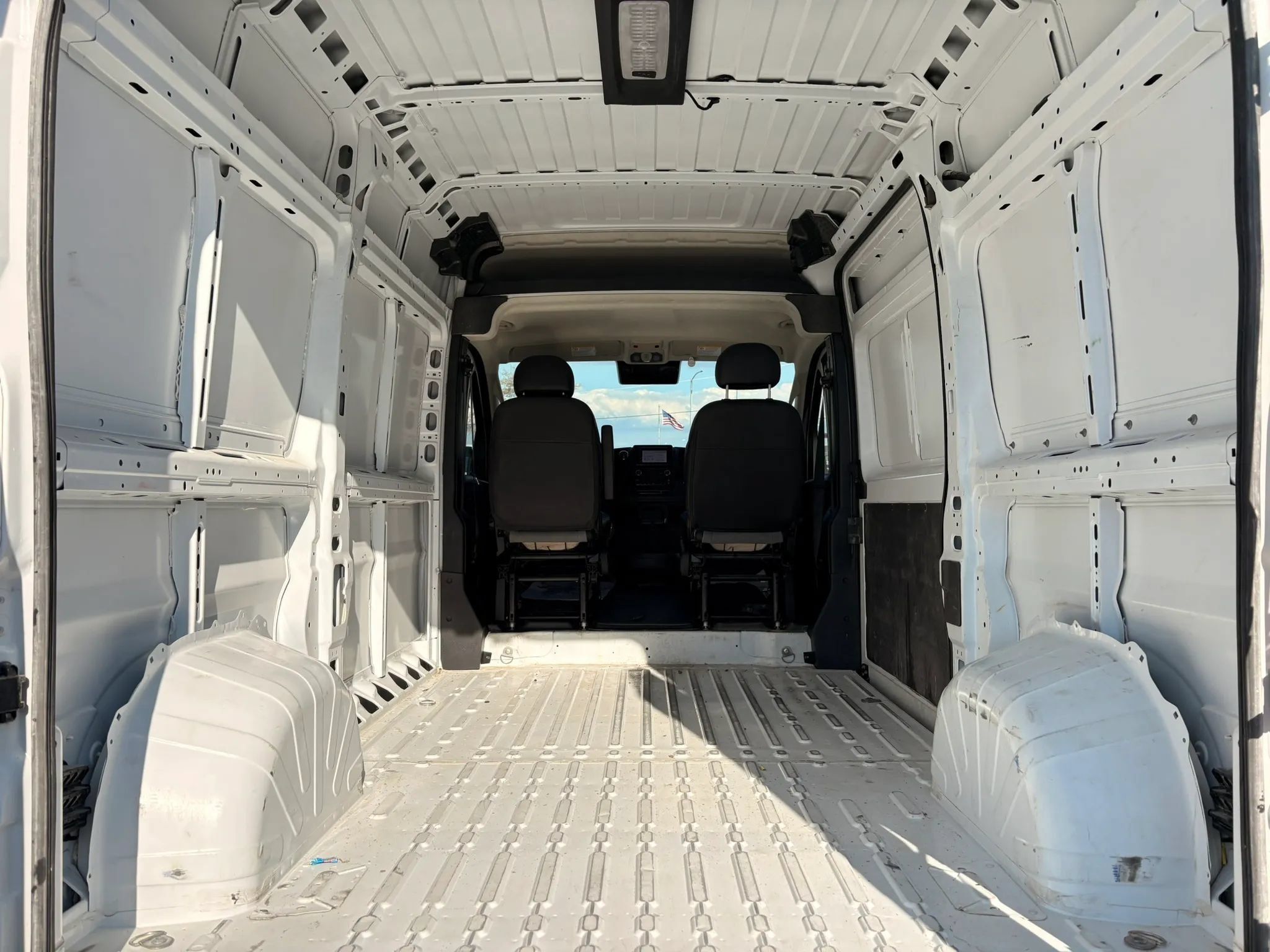 Used 2025 RAM ProMaster 2500 w/ Convenience Group FWD image 12