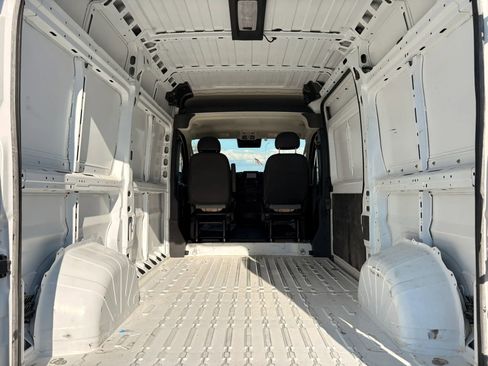 Used 2025 RAM ProMaster 2500 w/ Convenience Group FWD image 12