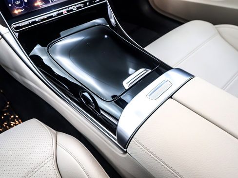 Certified 2025 Mercedes-Benz C 300 Sedan image 8