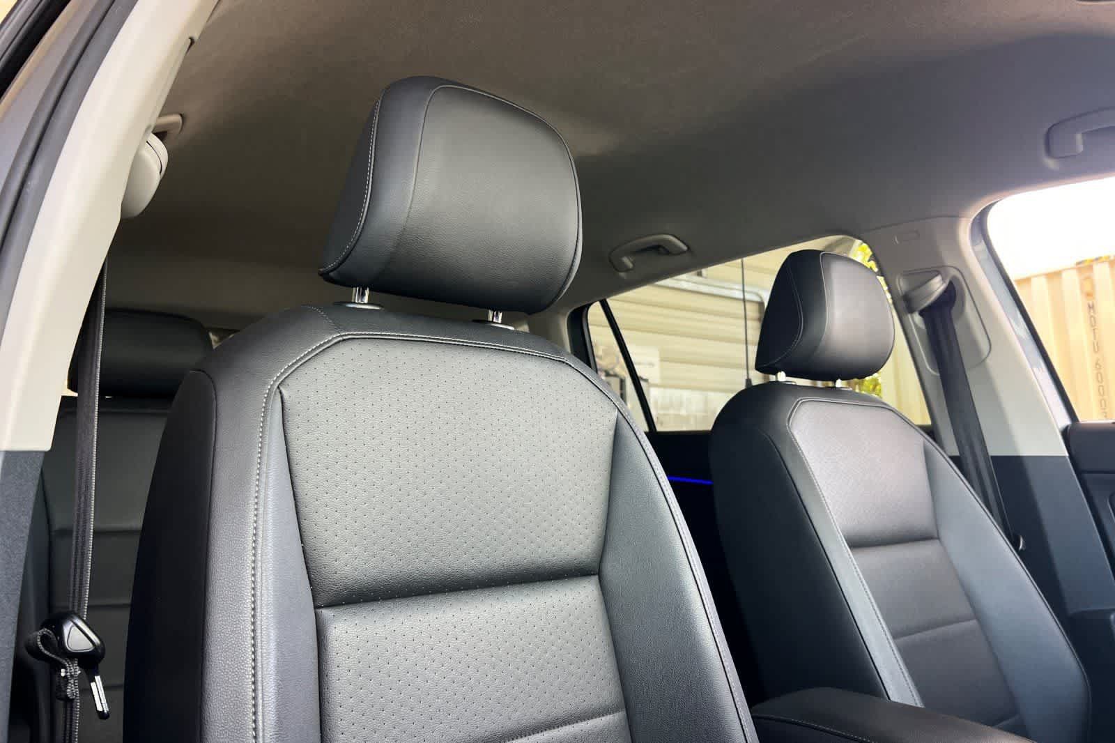 Used 2020 Volkswagen Tiguan SE AWD/4WD image 18