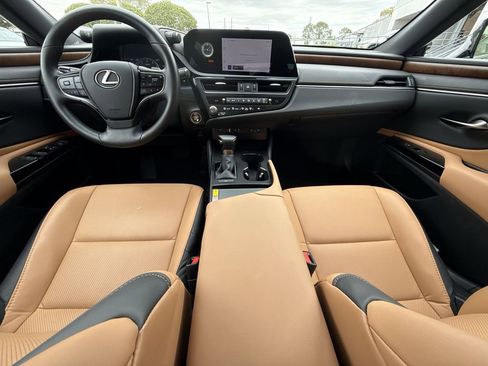 Used 2025 Lexus ES 350 w/ Premium Package image 19