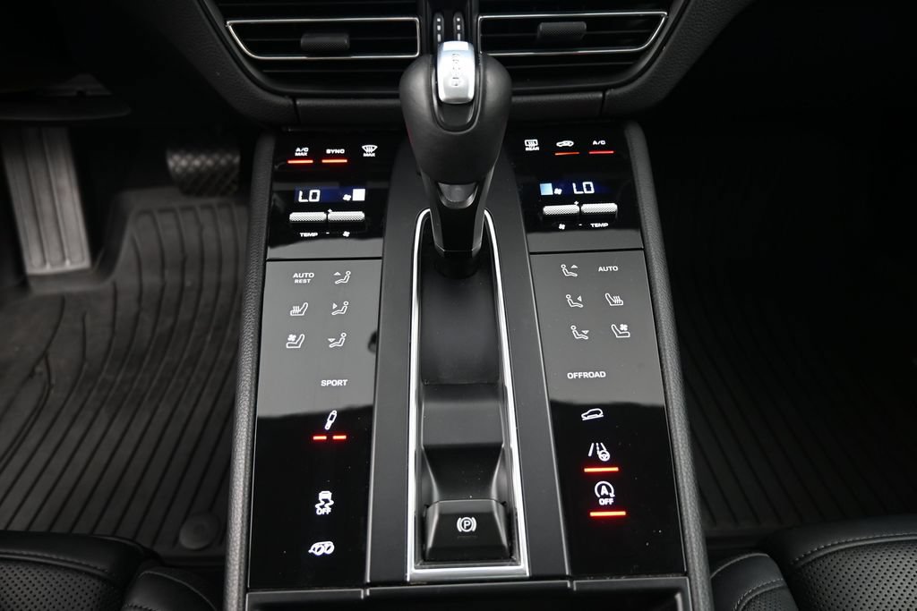 Certified 2023 Porsche Macan S AWD/4WD image 17