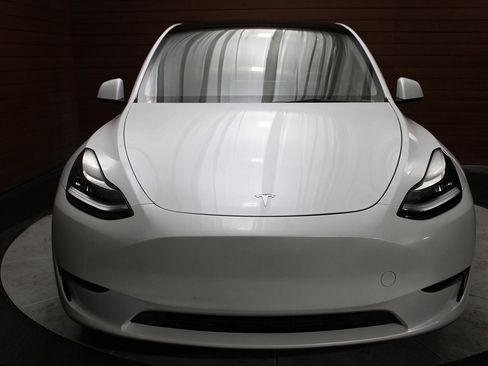 Used 2023 Tesla Model Y Long Range image 47