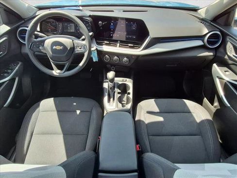 Used 2025 Chevrolet Trax LS w/ LS Convenience Package FWD image 23