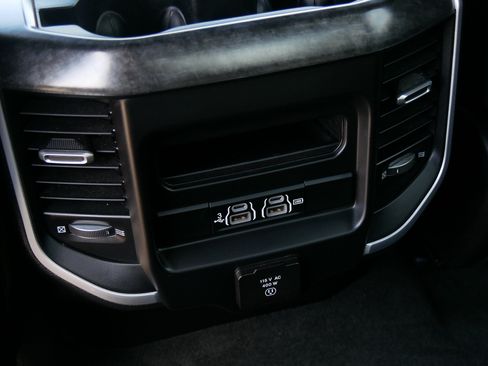 Used 2020 RAM 1500 Big Horn AWD/4WD image 32
