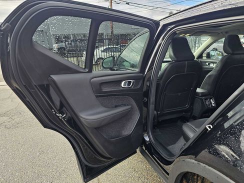 Certified 2024 Volvo XC40 B5 Plus w/ Climate Package AWD/4WD image 17