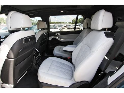 Used 2024 BMW X7 xDrive40i w/ Climate Comfort Package AWD/4WD image 10