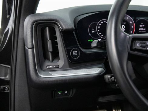 Certified 2025 Porsche Cayenne S AWD/4WD image 28
