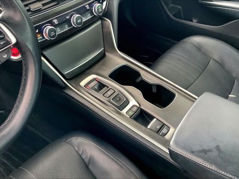 Used 2018 Honda Accord Touring image 16