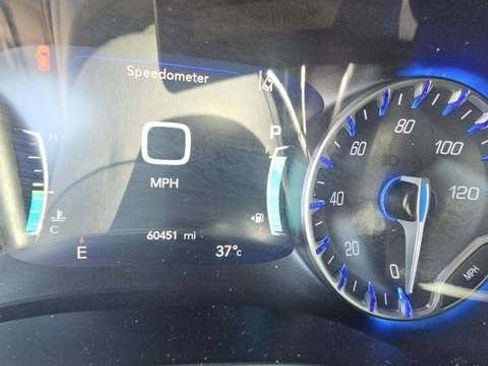 Used 2023 Chrysler Pacifica Touring FWD image 14