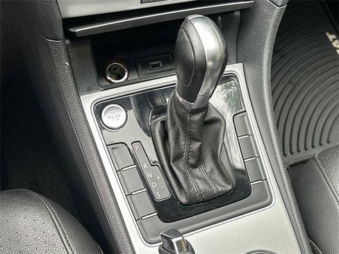 Used 2019 Volkswagen Passat 2.0T Wolfsburg w/ Wheels & Sunroof Package image 33