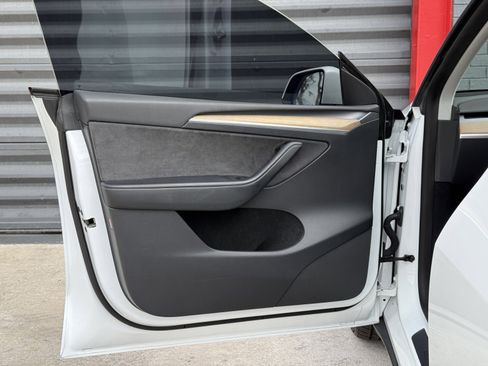 Used 2023 Tesla Model Y Long Range image 10