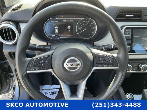 Used 2022 Nissan Versa SV image 18