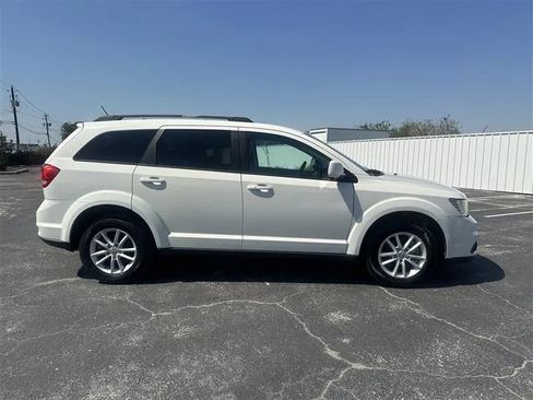 Used 2017 Dodge Journey SXT w/ Comfort/Convenience Group image 4