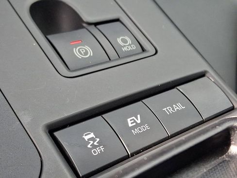 Used 2020 Toyota Highlander XLE image 26